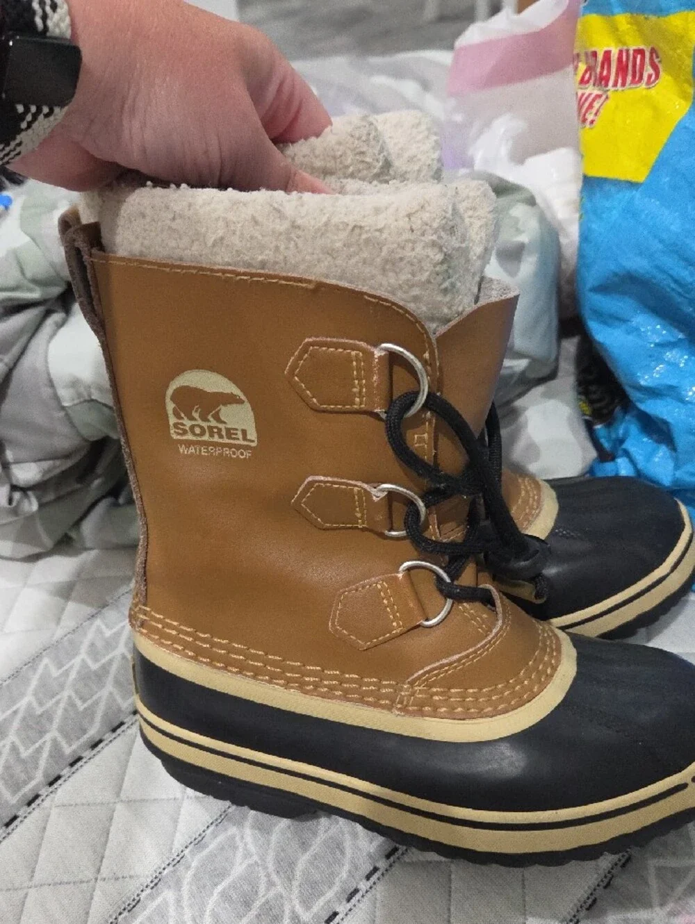 Kids Boots - SIZE 2 KIDS.
